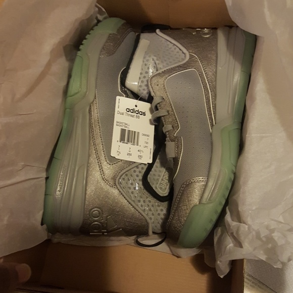 Adidas Dual threat Basketball shoes - Picture 5 of 5